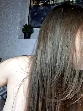 Snapshot of Olivia_OliV chatting on 11-18-25, 01:00 Olivia OliV online show from 11-18-25, 01:00