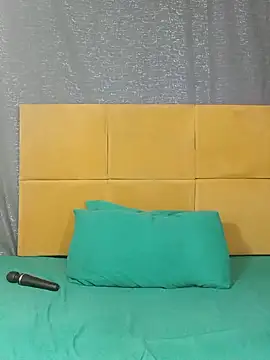 HugeTitisxx online show from 06-28-26, 07:58
