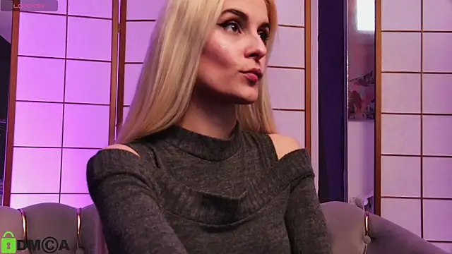 SelenaDaze online show from 04-20-26, 10:51