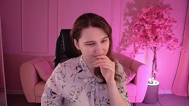 TessaMill online show from 04-21-26, 05:25