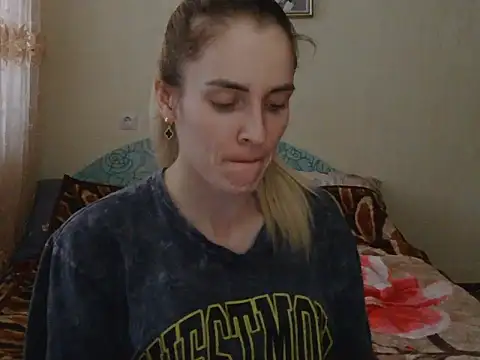 Snapshot of JayeTyler chatting on 12-18-25, 07:47 JayeTyler online show from 12-18-25, 07:47