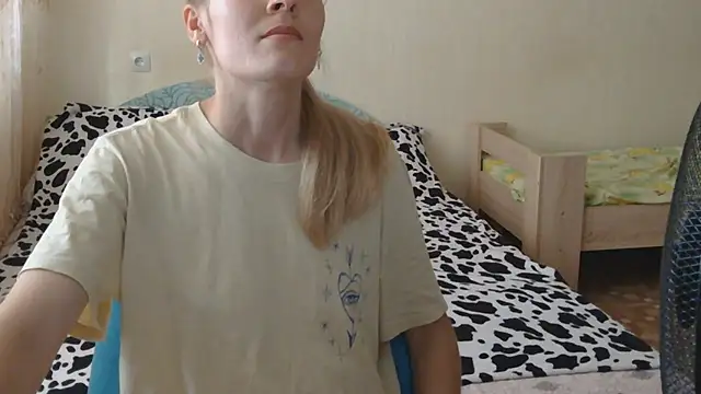 Snapshot of JayeTyler chatting on 08-04-26, 06:49 JayeTyler online show from 08-04-26, 06:49