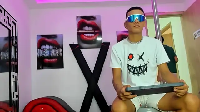 TWINKS FRIENDS online show from 10-31-25, 07:20