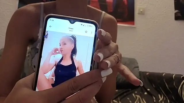 Snapshot of Oulola777 chatting on 11-10-25, 06:29 Oulola777 online show from 11-10-25, 06:29