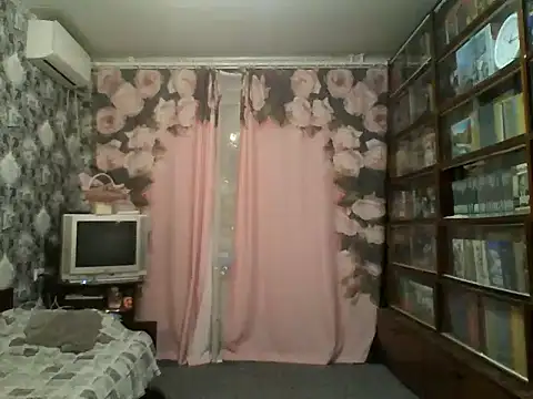 Snapshot of Pline1 chatting on 10-04-25, 09:13 Pline1 online show from 10-04-25, 09:13