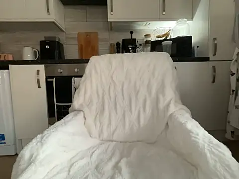 FrancescaXO online show from 02-04-26, 10:21