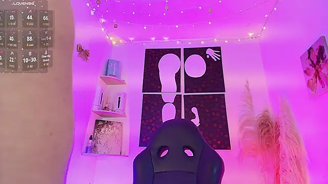 Iamlola  online show from 12-15-25, 10:36