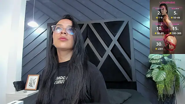 zoe martins  online show from 11-21-25, 05:33