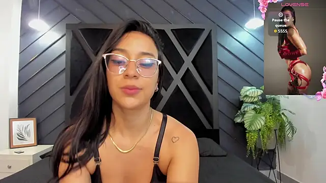 zoe martins  online show from 11-28-25, 05:26