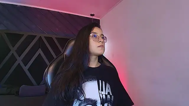 zoe martins  online show from 04-11-26, 05:17