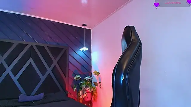 zoe martins  online show from 04-21-26, 03:28