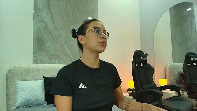 Snapshot of zoe_martins_ chatting on 05-19-26, 05:41 zoe martins online show from 05-19-26, 05:41