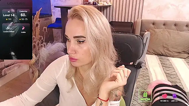 Snapshot of FreeBerryMILF chatting on 10-15-25, 03:12 FreeBerryMILF online show from 10-15-25, 03:12