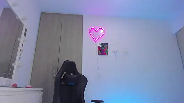 Snapshot of karodu chatting on 10-08-25, 01:25 karodu online show from 10-08-25, 01:25