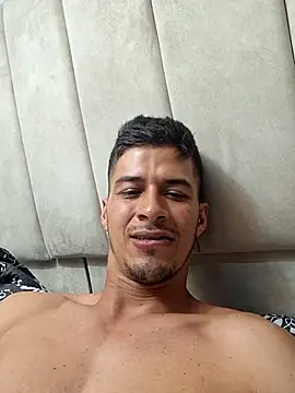 Snapshot of piterrr_hot chatting on 11-24-25, 12:43 piterrr hot online show from 11-24-25, 12:43