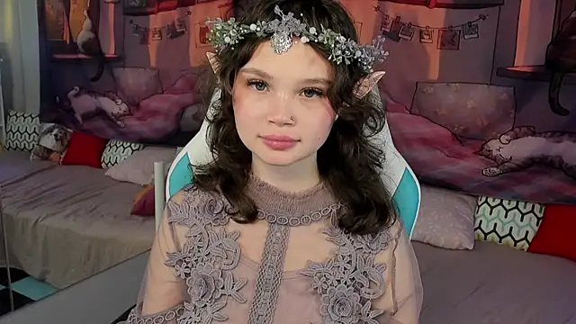 EmilyChaves online show from 10-30-25, 06:41