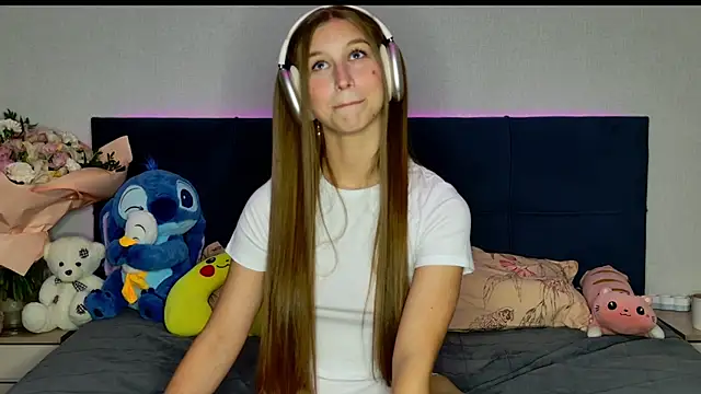 MissEmilyMiller online show from 10-17-25, 05:04