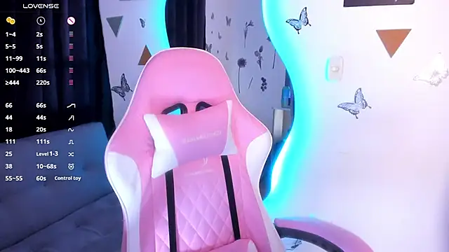 luciamature  online show from 11-26-25, 09:05