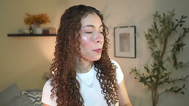 Snapshot of isabella-garcia- chatting on 06-18-26, 02:45 isabella-garcia- online show from 06-18-26, 02:45