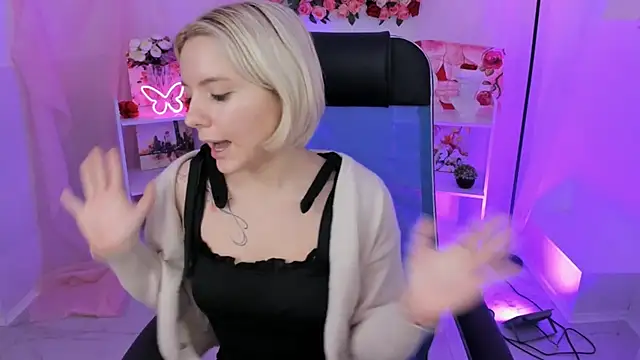 AuroraWrenfield online show from 11-11-25, 04:34