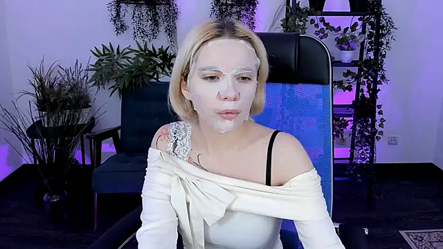 AuroraWrenfield online show from 12-05-25, 04:43