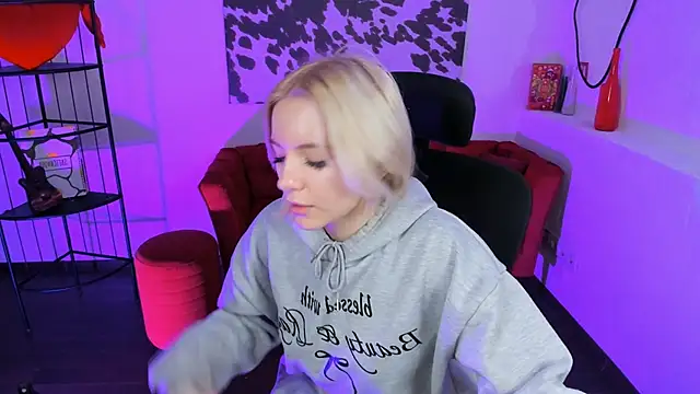 AuroraWrenfield online show from 12-18-25, 12:27