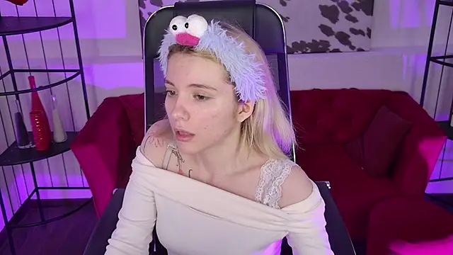 AuroraWrenfield online show from 04-06-26, 04:57