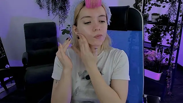 AuroraWrenfield online show from 04-08-26, 02:22