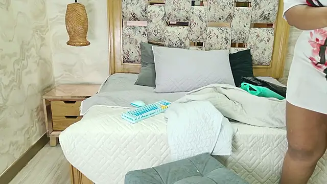 ZOLEY WATSON online show from 11-23-25, 03:06