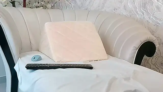 aura sanders1 online show from 12-16-25, 11:37