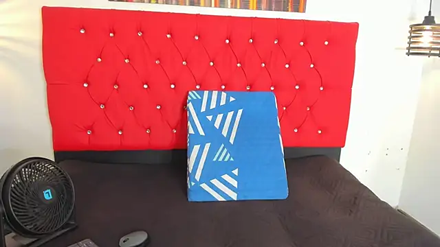 carolinacrus01 online show from 09-26-25, 03:38