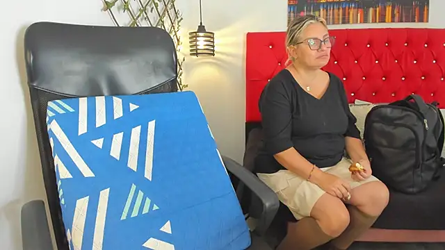 carolinacrus01 online show from 10-08-25, 01:09