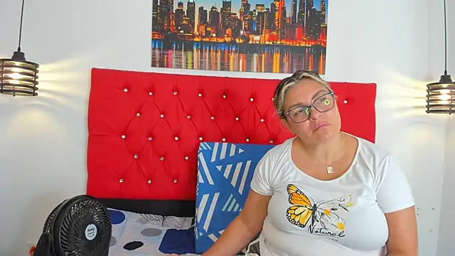 carolinacrus01 online show from 10-29-25, 04:42