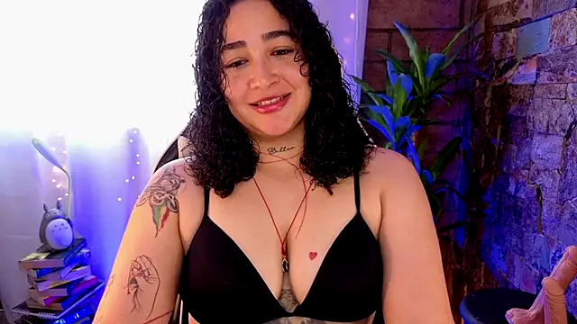 Snapshot of _kat_1995 chatting on 09-15-25, 07:14 kat 1995 online show from 09-15-25, 07:14