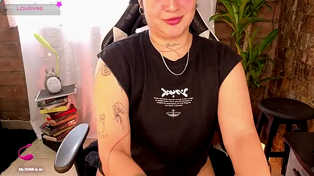 Snapshot of _kat_1995 chatting on 09-19-25, 07:14 kat 1995 online show from 09-19-25, 07:14