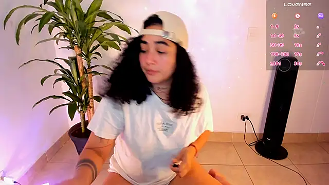 Snapshot of _kat_1995 chatting on 12-14-25, 04:07 kat 1995 online show from 12-14-25, 04:07