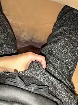 Snapshot of rrrrrriyyffhyeeee chatting on 10-26-25, 04:18 rrrrrriyyffhyeeee online show from 10-26-25, 04:18