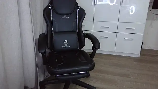 Snapshot of Milo9210 chatting on 10-10-25, 10:20 Milo9210 online show from 10-10-25, 10:20