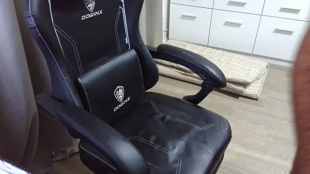 Snapshot of Milo9210 chatting on 11-01-25, 06:43 Milo9210 online show from 11-01-25, 06:43