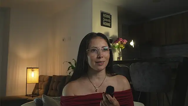 Snapshot of alana_gasparini chatting on 11-16-25, 02:39 alana gasparini online show from 11-16-25, 02:39