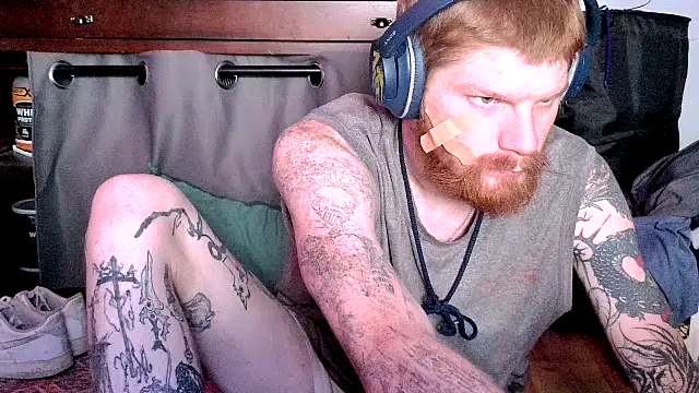 Snapshot of Magnetic127 chatting on 11-11-25, 08:20 Magnetic127 online show from 11-11-25, 08:20