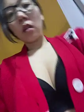 Snapshot of xinmeng-000 chatting on 01-11-26, 04:34 xinmeng-000 online show from 01-11-26, 04:34