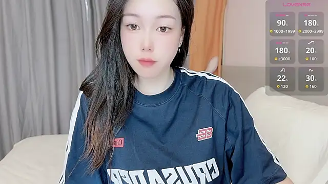 Snapshot of Bella_Ava chatting on 10-16-25, 03:51 Bella Ava online show from 10-16-25, 03:51