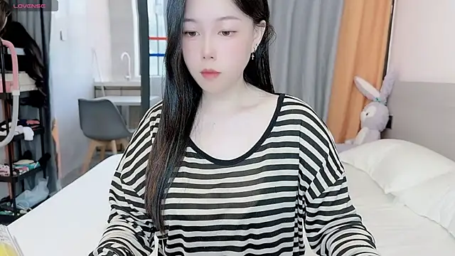 Snapshot of Bella_Ava chatting on 10-17-25, 06:16 Bella Ava online show from 10-17-25, 06:16