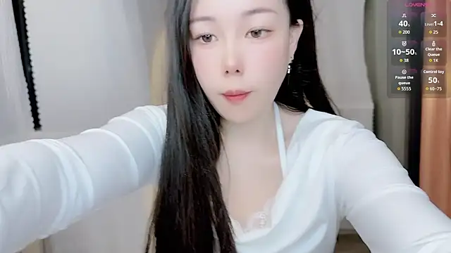 Snapshot of Bella_Ava chatting on 12-15-25, 03:38 Bella Ava online show from 12-15-25, 03:38