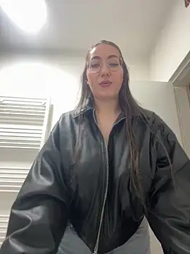 Snapshot of Kylie_Kathy chatting on 06-08-26, 01:39 Kylie Kathy online show from 06-08-26, 01:39
