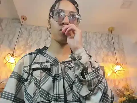 Hanna Cornee  online show from 09-27-25, 01:38