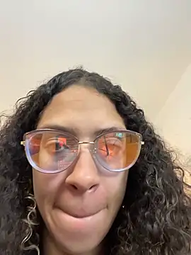 Hanna Cornee  online show from 11-30-25, 01:15