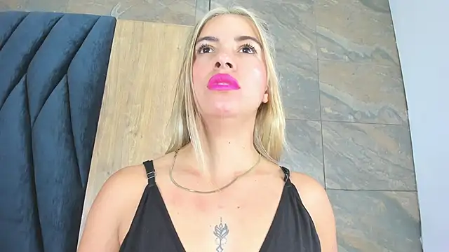 Snapshot of Barbiie_98 chatting on 10-26-25, 02:01 Barbiie 98 online show from 10-26-25, 02:01