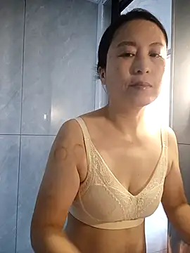 chengcheng12 online show from 10-17-25, 01:09